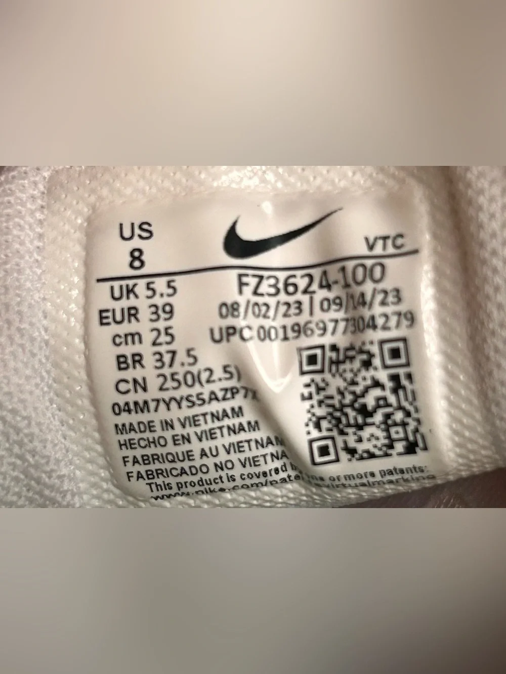 Nike Air Max 270 White Black Bright Crimson FZ3624-100 Women's Size 8